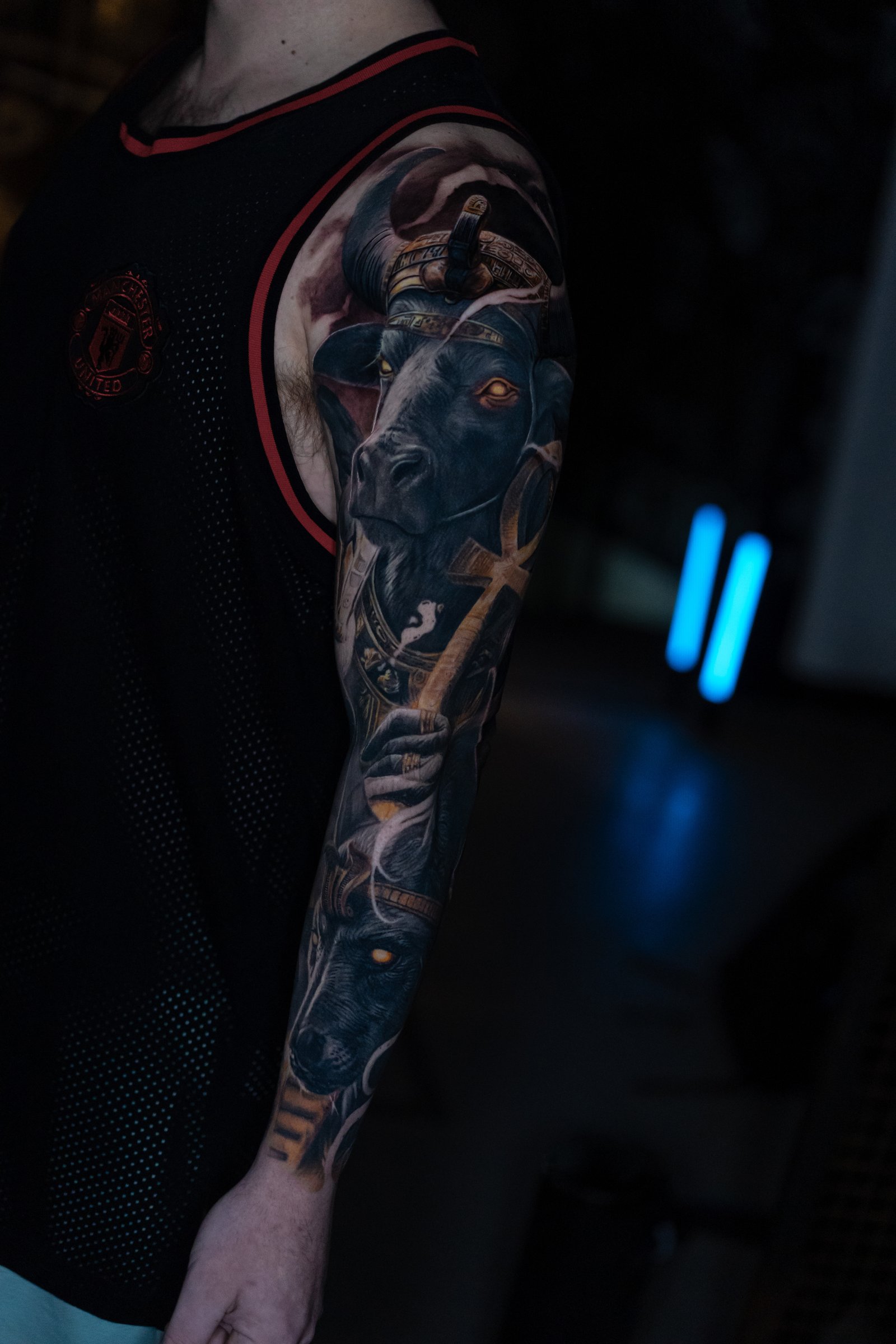 Large-scale realism sleeve with blue and muted tones by Vladimir Vishar